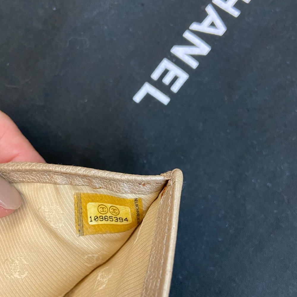 Chanel Coco Button Wallet. - Picture 10 of 13